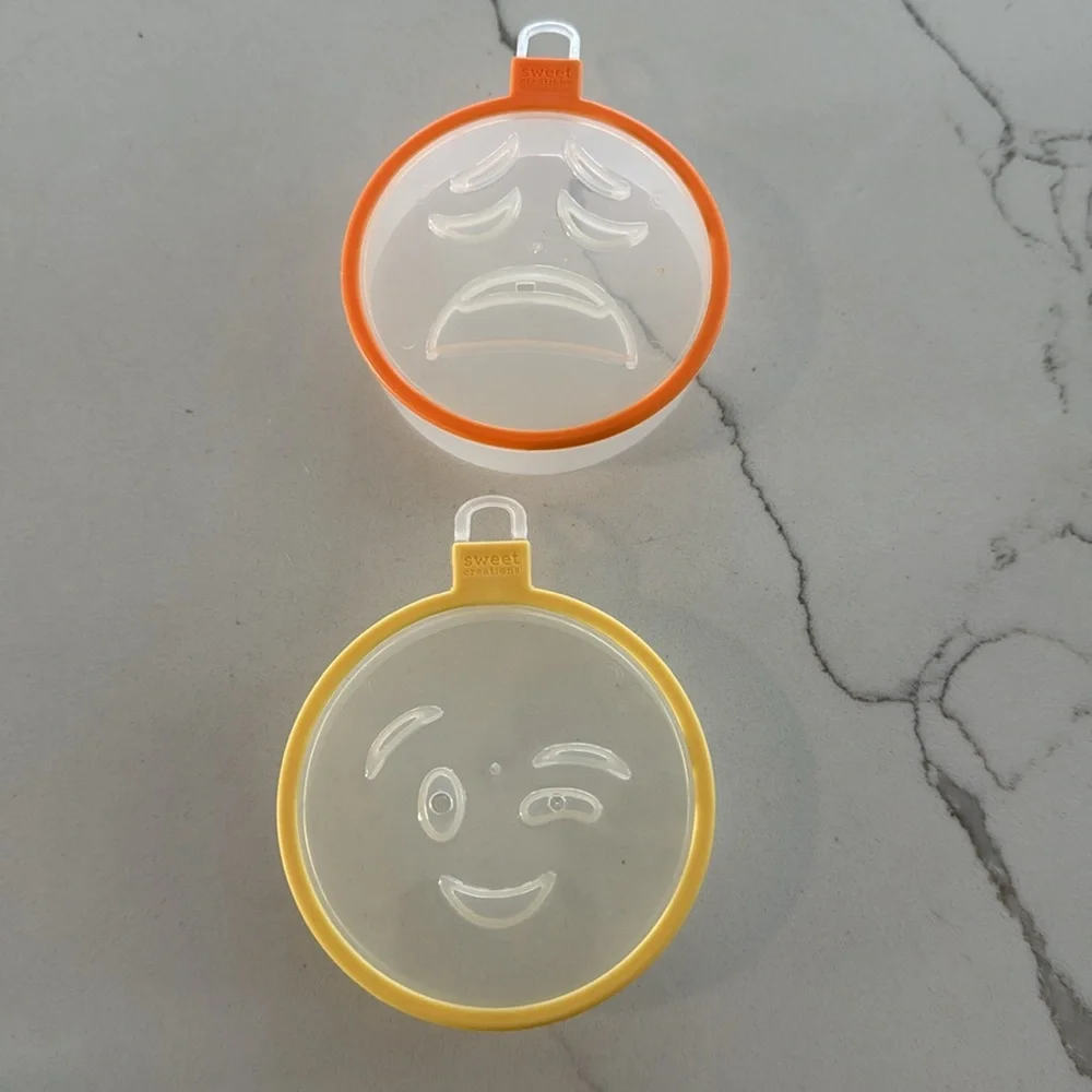 EUC 6 piece emoji cookie cutter set